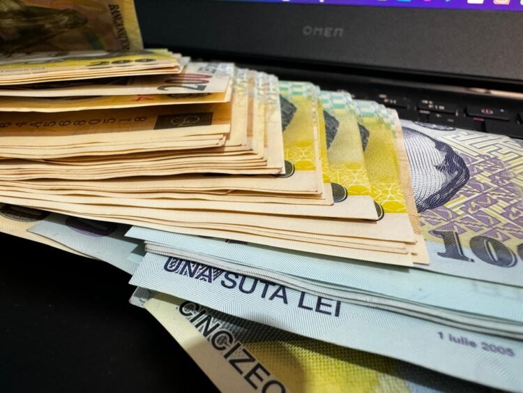 Vești excelente pentru profesori! Prima de carieră didactică va fi plătită din fonduri europene, în ianuarie 2026 1 Proprietarul Temu, Colin Huang devine cea mai bogată persoană din China, conform Bloomberg