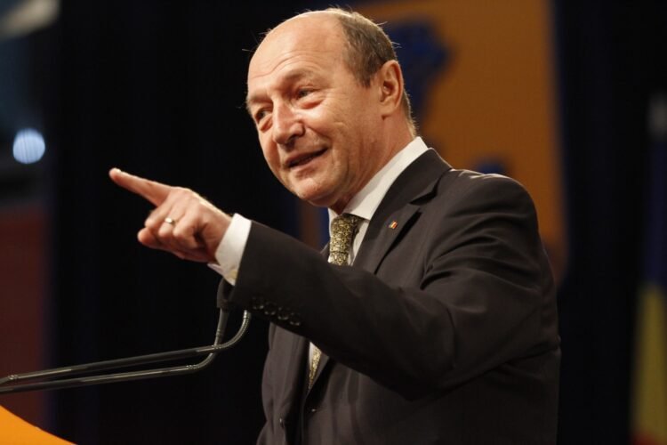 Președintele Traian Băsescu a comentat situația politică la nivel înalt pe 2 noiembrie 2025! 1 BUCURESTI ROMANIA 23 martie 2013 Presedintele Romaniei Traian Basescu vorbeste la Congresul National al Partidului Liberal Democrat