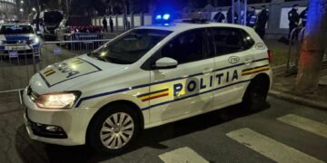 Șoc și groază la Roman: Bărbat de 74 de ani se împușcă în cap în direct pe Facebook! 2 Masina Politie
