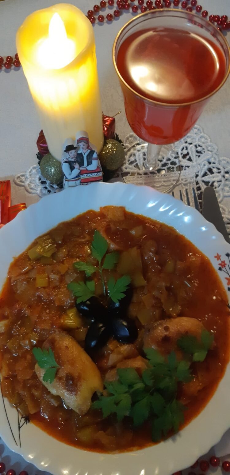 Rețeta zilei de sâmbătă, 15 februarie 2025 - „Mâncare de praz cu măsline și carne de pui” 1 Rețeta zilei de sâmbătă, 15 februarie 2025 – „Mâncare de praz cu măsline și carne de pui”