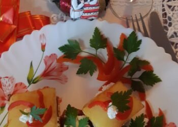 Rețeta zilei de 13 februarie 2025  –  „Aripioare picante cu „turnulețe” de cartofi”