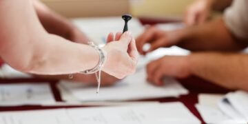 La Buzău, Coaliția nu mai funcționează! 6 shutterstock 2473078443