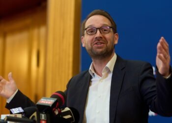 shutterstock 2610657359