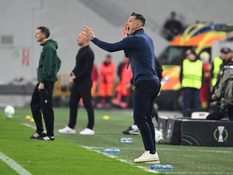 Mirel Rădoi, gest neașteptat la derby-ul Craiova - Rapid! Ce a făcut antrenorul în ultimele momente ale meciului 1 Scandal la Craiova: Mirel Rădoi și conflictul cu Baiaram! „Niciodată cât sunt eu aici”