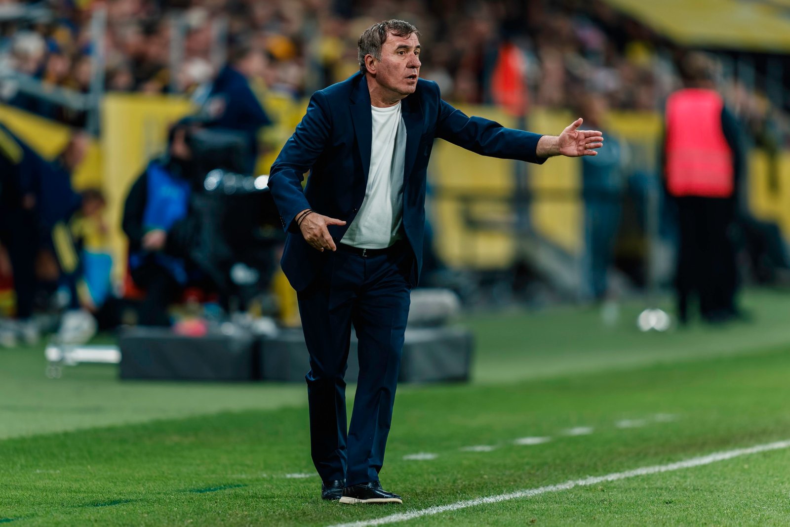 Gheorghe Hagi a anunțat titularii României cu Polonia și și-a cerut scuze lui Raul Opruț