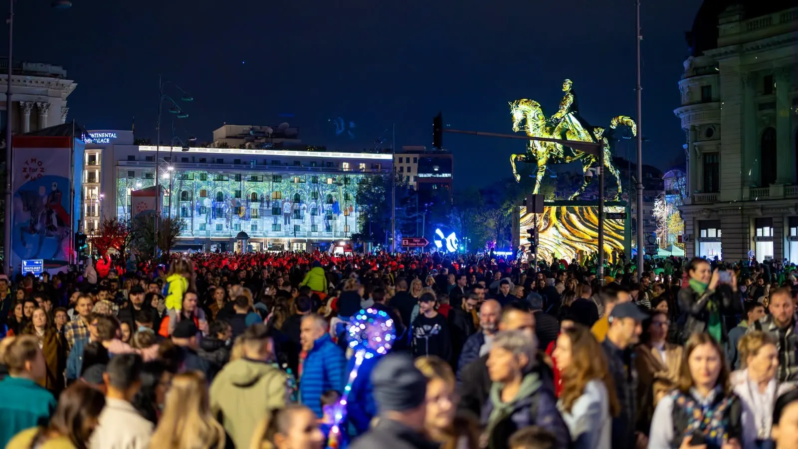Spotlight revine pe Calea Victoriei. Trei seri de proiecții spectaculoase și instalații de lumină în București