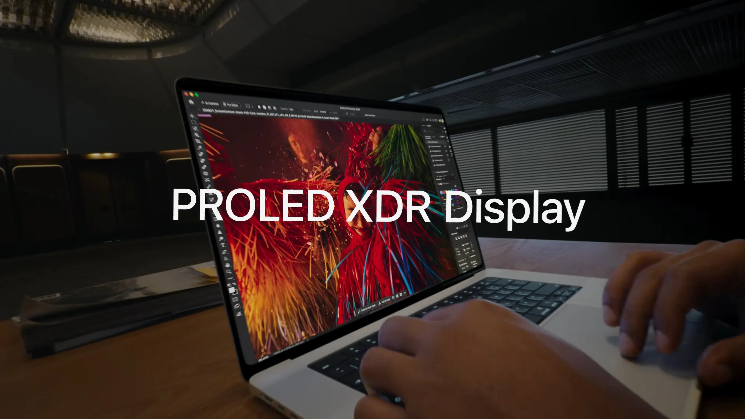 VIDEO: Apple lansează primul MacBook Pro cu touchscreen și autonomie de până la 24 de ore