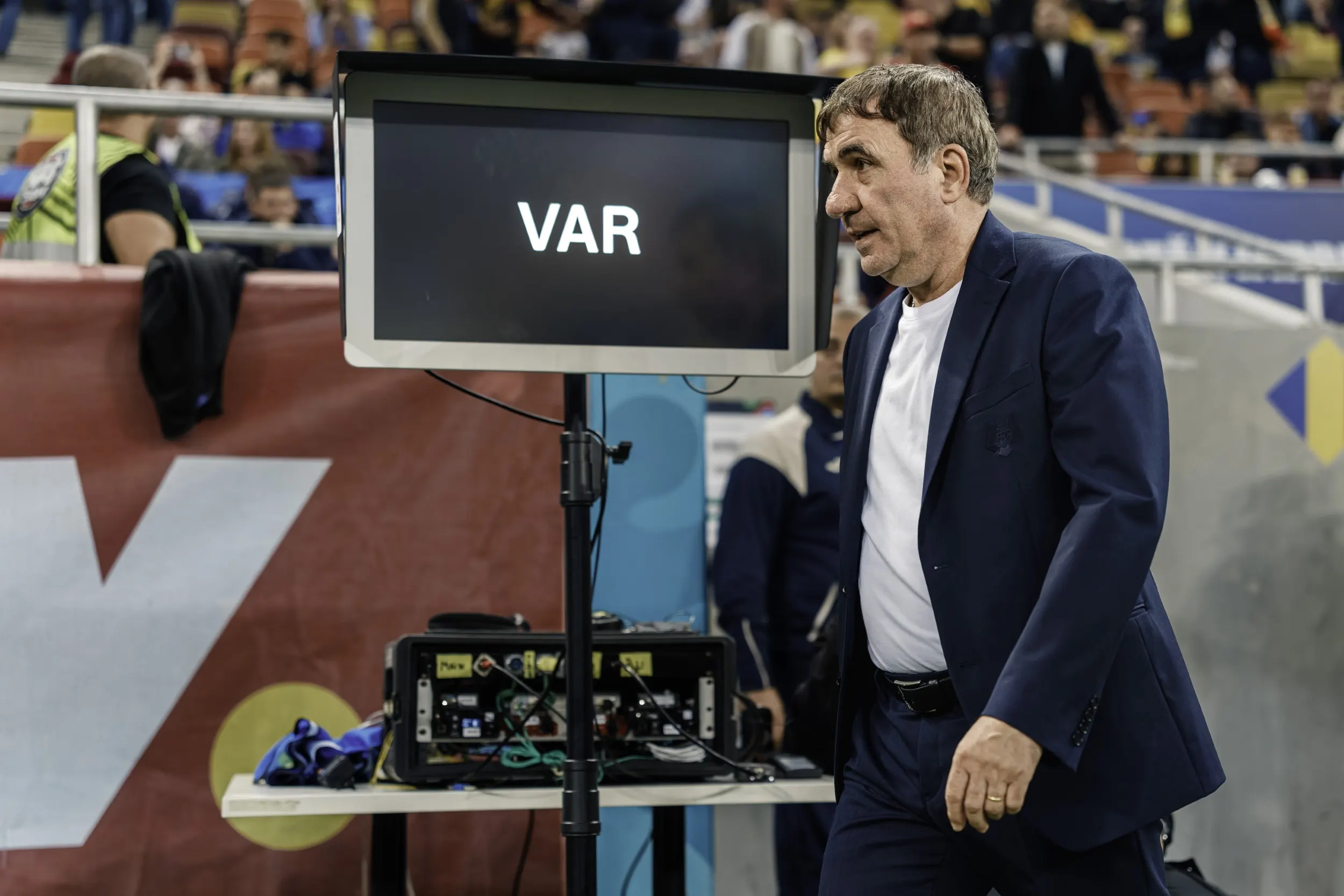 Gică Hagi rămâne selecționerul României după patru înfrângeri
