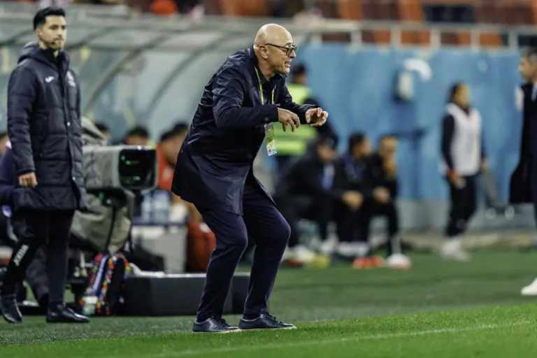 Leo Grozavu, după Chindia – Dinamo 2-5: „Cum un jucător scoate capul la suprafață, îl facem Messi”
