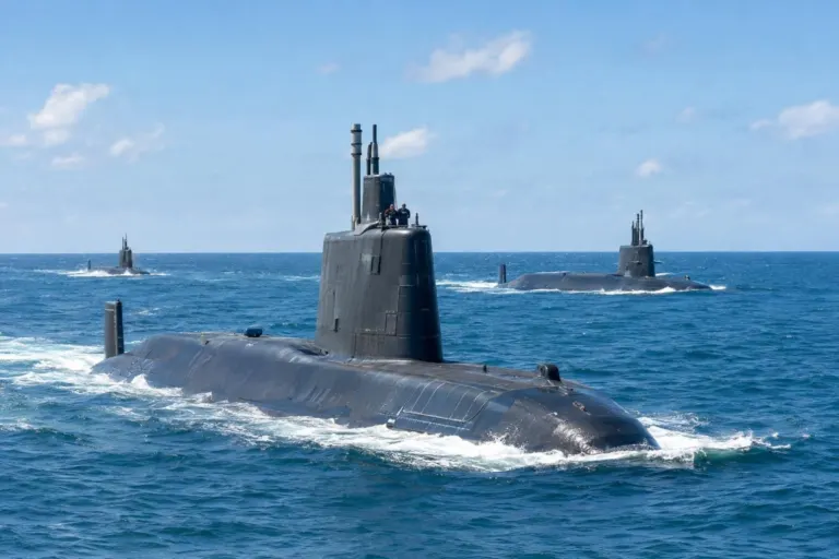Trei dintre cele patru submarine nucleare britanice se află pe mare